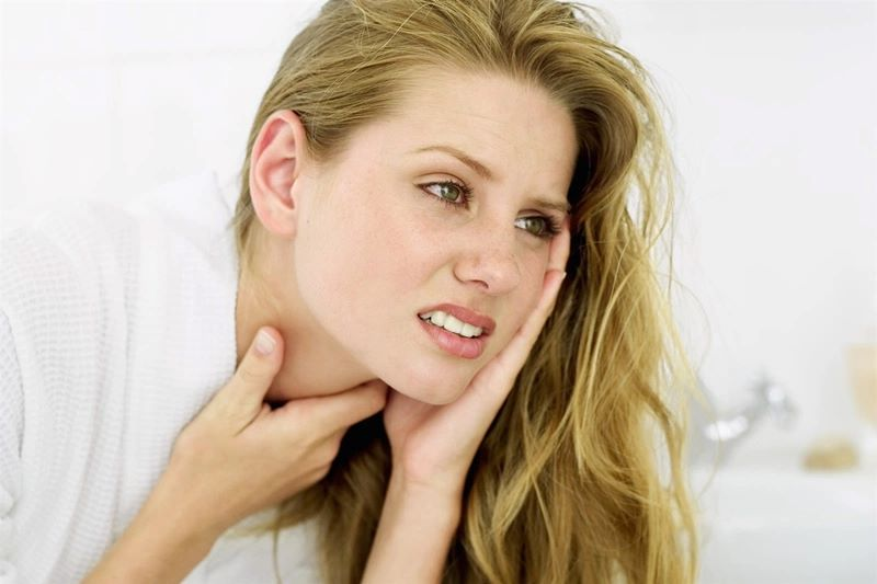 Đau họng đau tai cùng lúc có thể là triệu chứng của nhiều bệnh