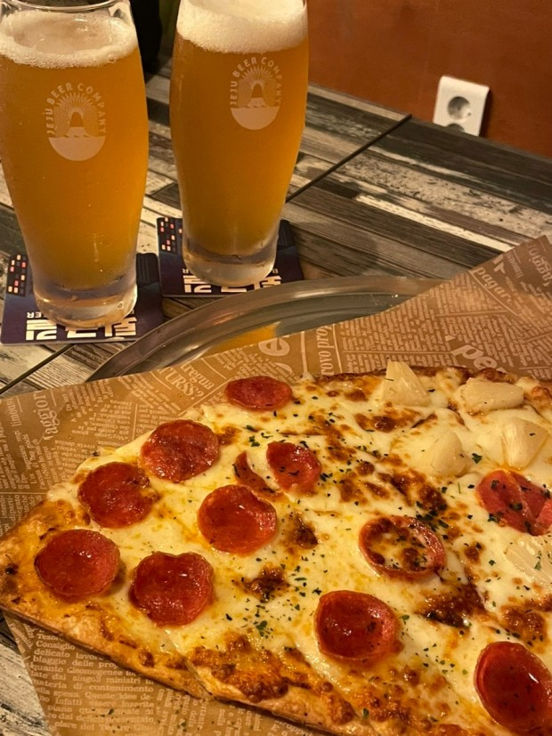韓国ビール＋チキン=チメク。じゃあ韓国ビール＋ピザ＝〇〇〇？