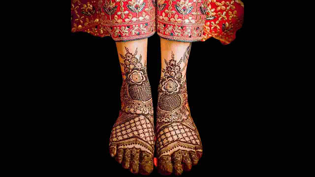 Dulhan ke liye pairon ke mehndi ke design