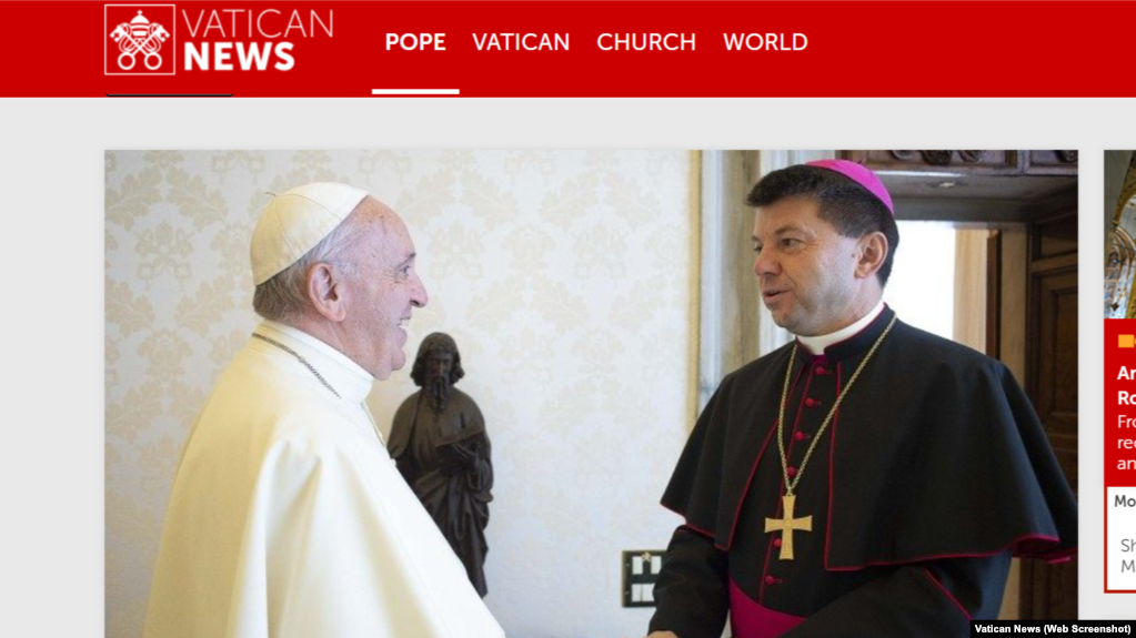 Tổng Giám mục Marek Zalewski (phải) hội kiến Giáo hoàng Phanxicô. Photo: Vatican News.