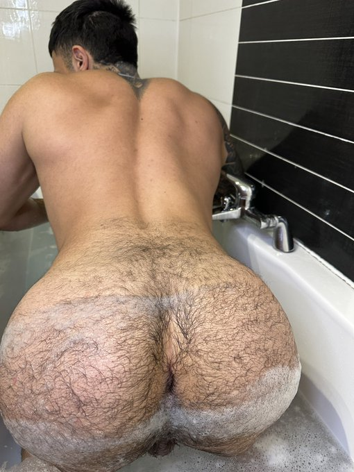 Nick_at_Night naked in the bathtub leanign voer to show off his gay hairy ass cheeks