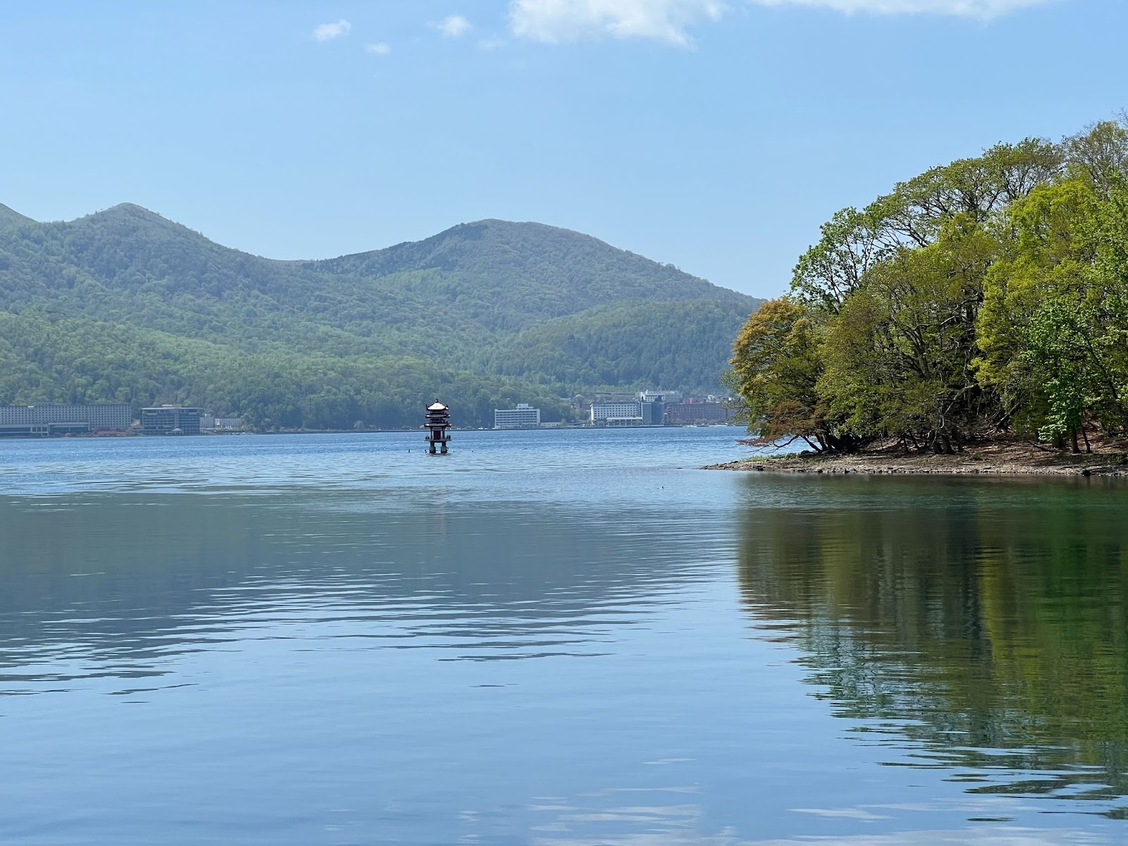 遊覧船からの洞爺湖の景色