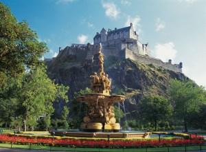 A fountain with a castle in the background with Edinburgh Castle in the background

Description automatically generated