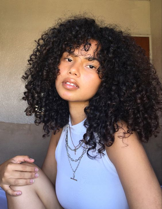 Picture showing a girl rocking the curly hair
