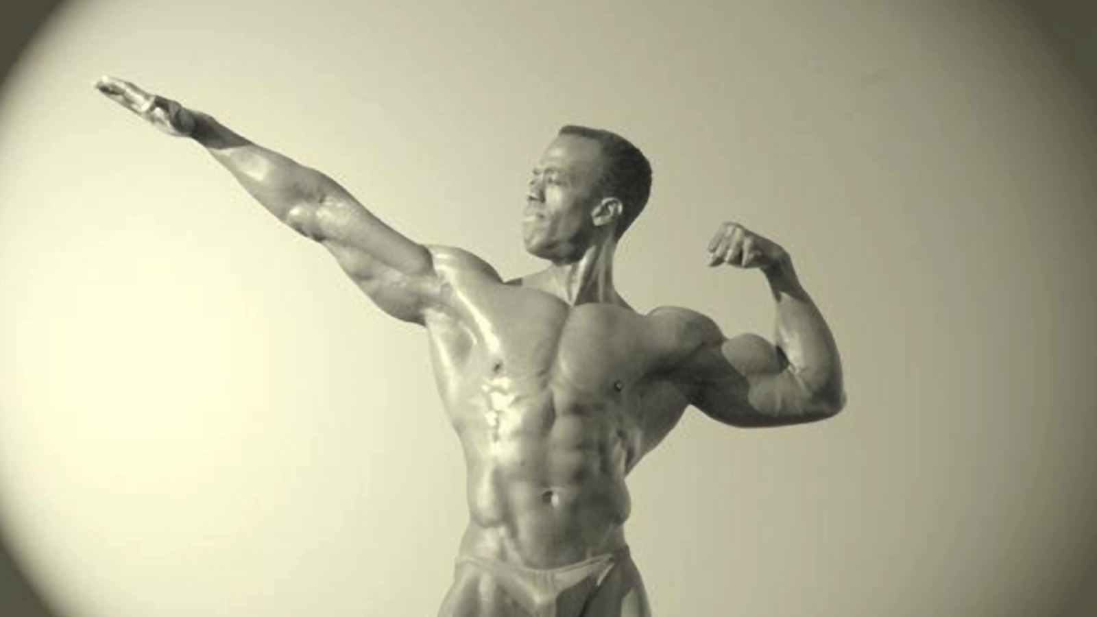 Natural Bodybuilder Kevin Richardson posing