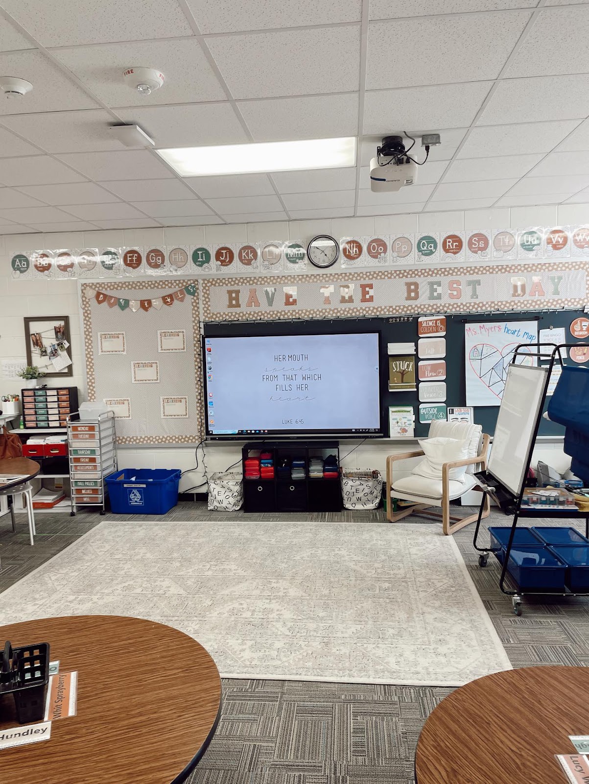 This image shows the front of a classroom decorated with the Simply Neutral decor bundle. 