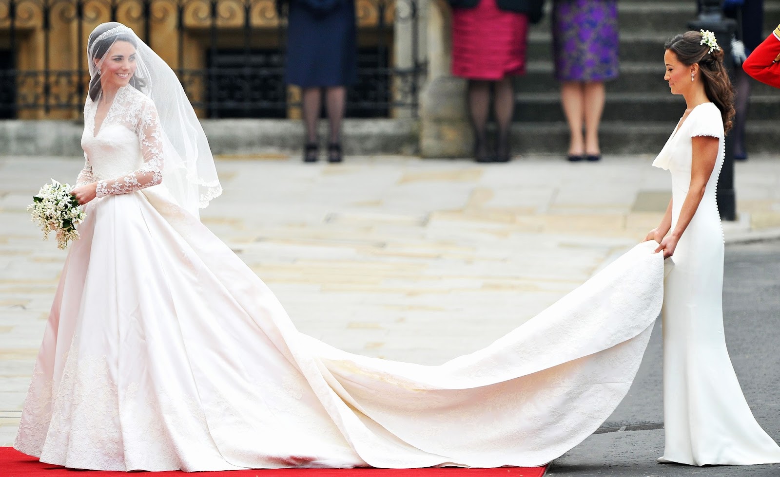 Công nước Kate - Biểu tượng thời trang mới của Hoàng gia Anh  đã lựa chọn một thiết kế bồng xòe cho ngày trọng đại