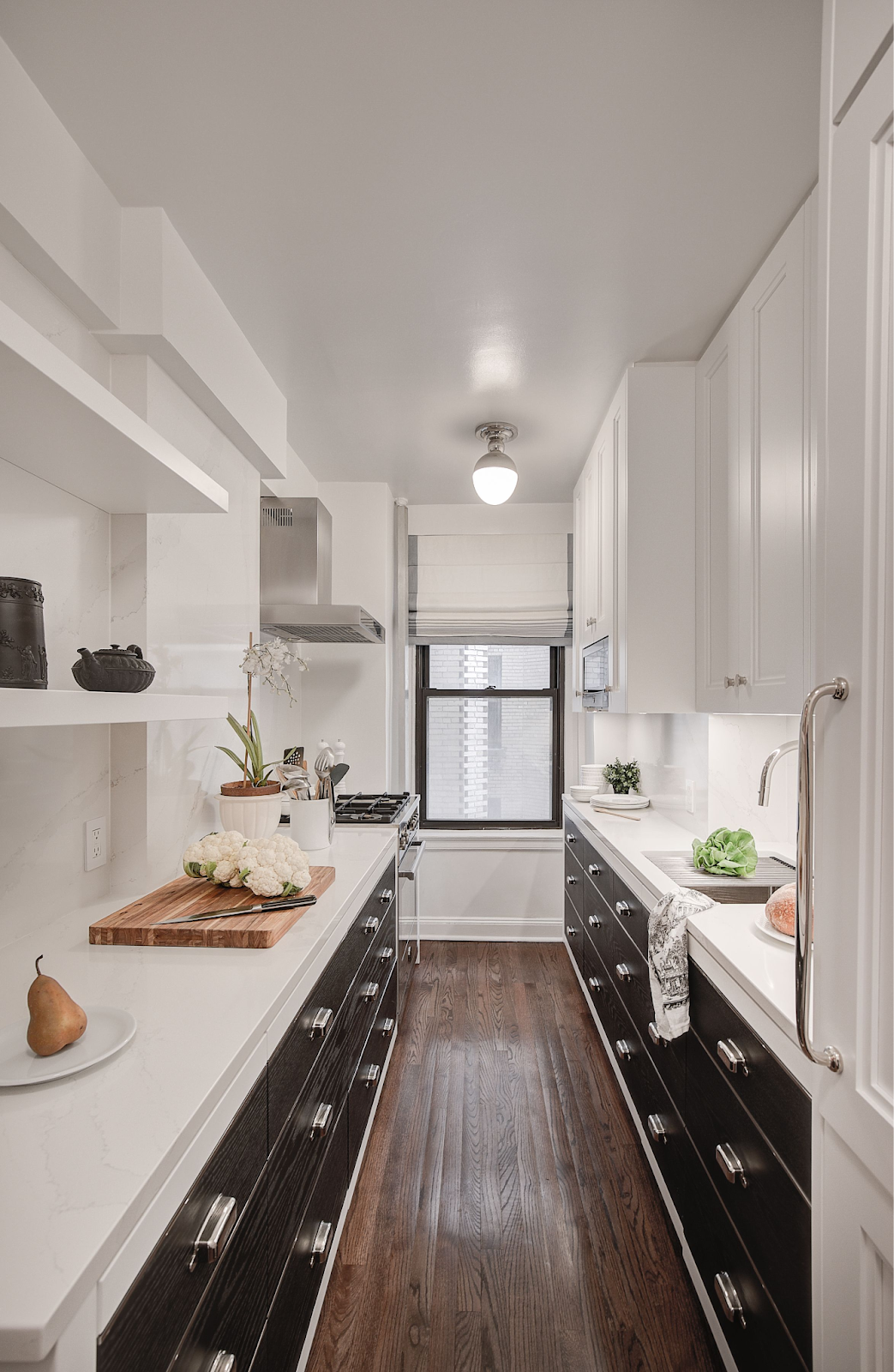 Galley-style kitchens apply to houses with small kitchen corners (Source: Collected)