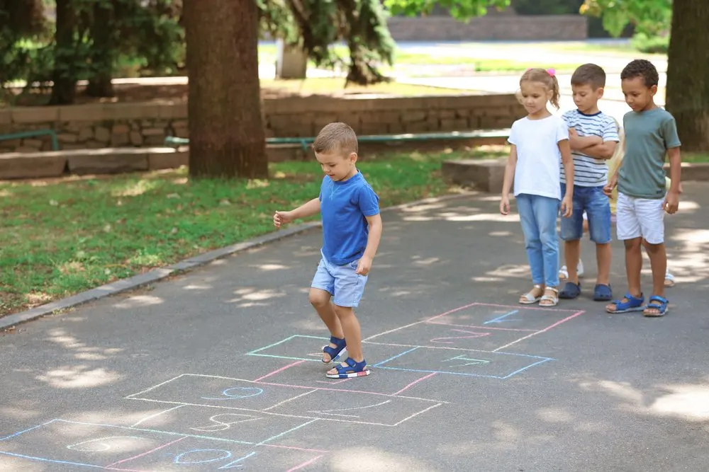 Latihan CrossFit untuk Anak-Anak - Hopscotch Hustle