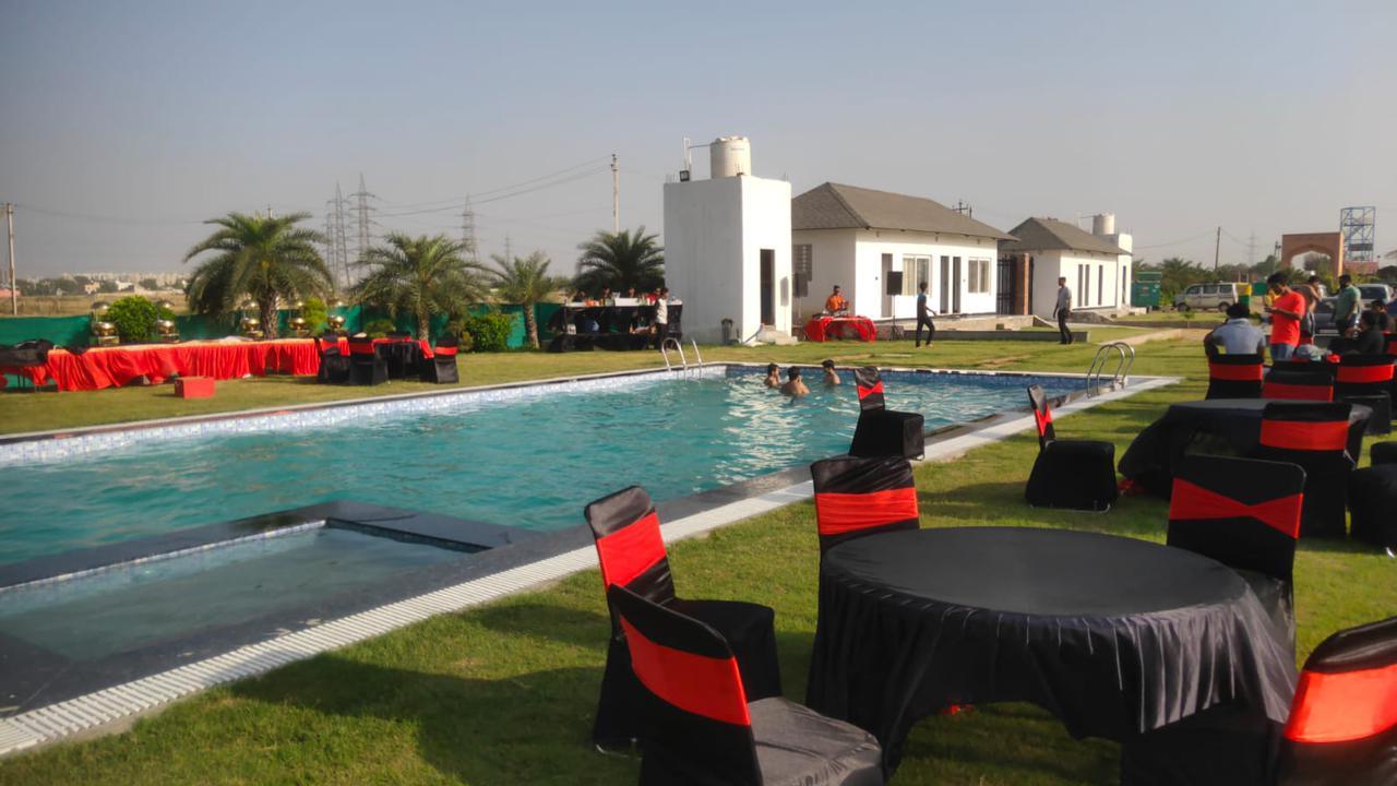 Villas for private party in Gurgaon