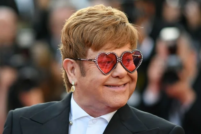 Imagem de conteúdo da notícia "Descubra quais são as 10 músicas favoritas de Elton John" #1