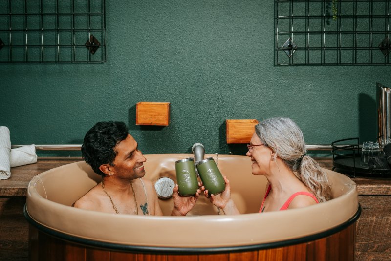couple taking beer bath at Oakwell Beer Spa