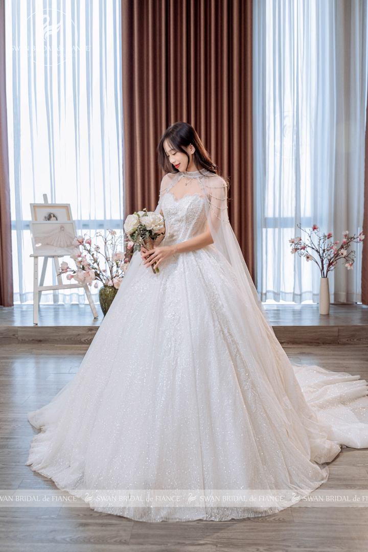 Váy cưới cúp ngực Hàn Quốc giúp nàng dâu tôn vòng 1 đầy đặn