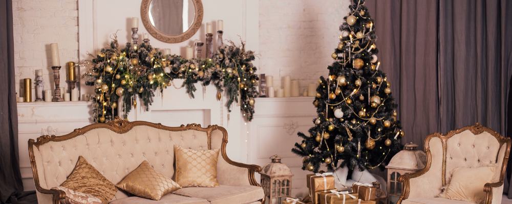 A fully decked Christmas tree surrounded by presents
