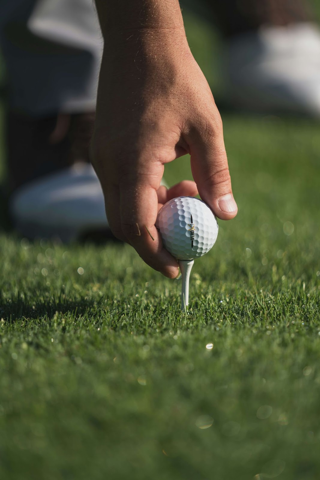 tee box with golf ball
