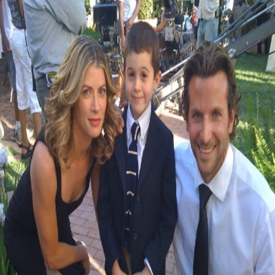 A portrait photon of American actress Gillian Vigman with her husband David Gibbs and her son.