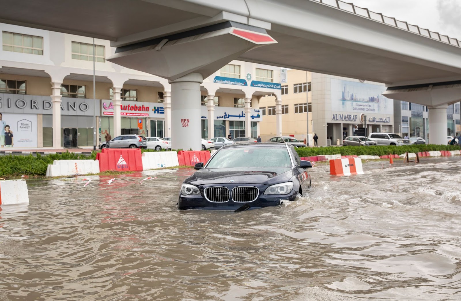 Banjir Besar Menerjang Uni Emirat Arab