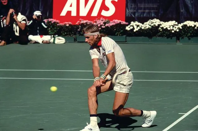 Picture of Bjorn Borg in a tennis court with the footwear