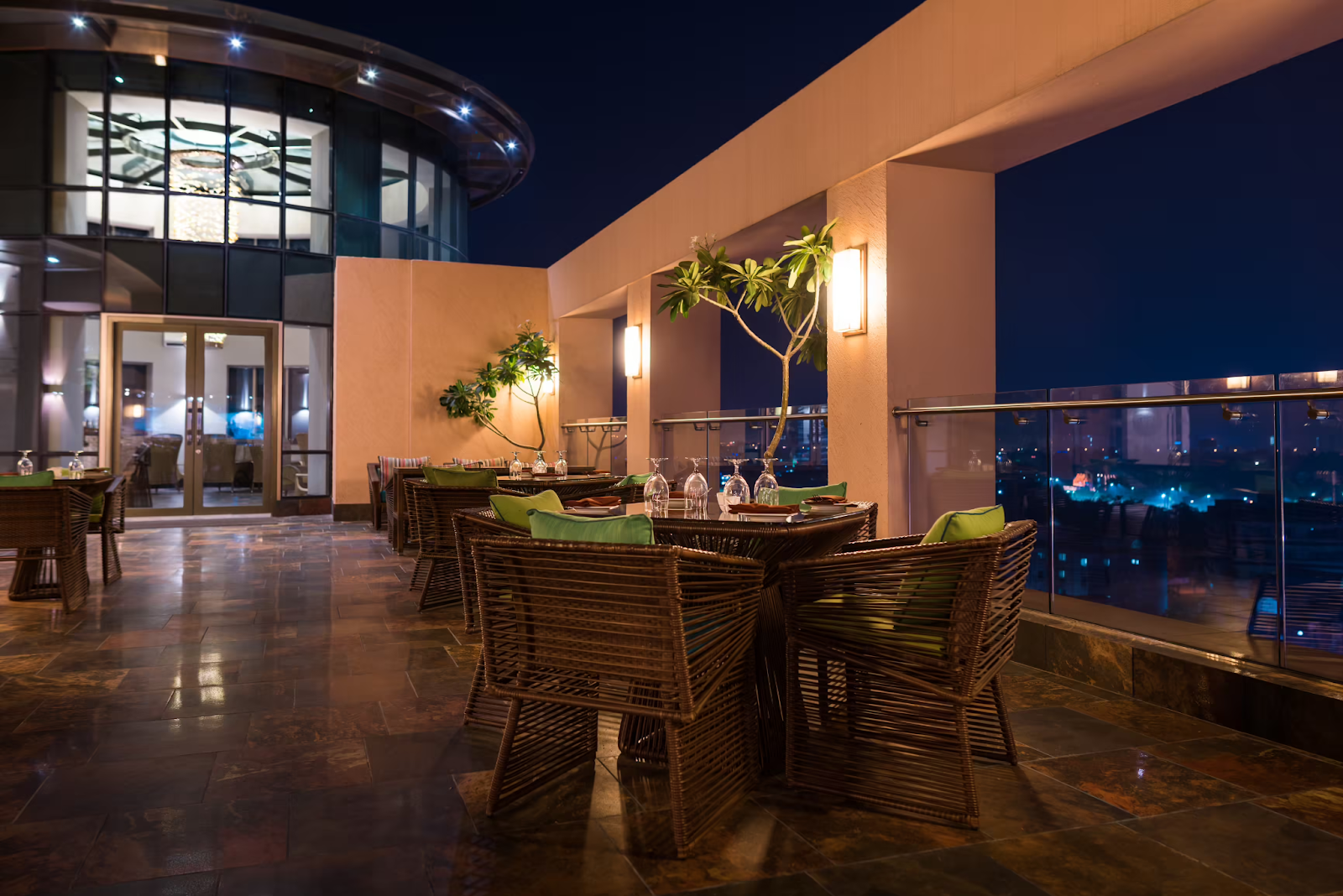 EDGE - Rooftop Cafe in Gomti Nagar, Lucknow