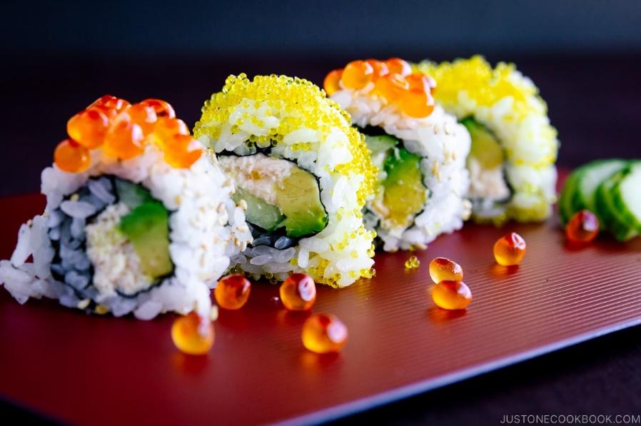 Gambar California Roll, varian sushi yang dibuat di Amerika
