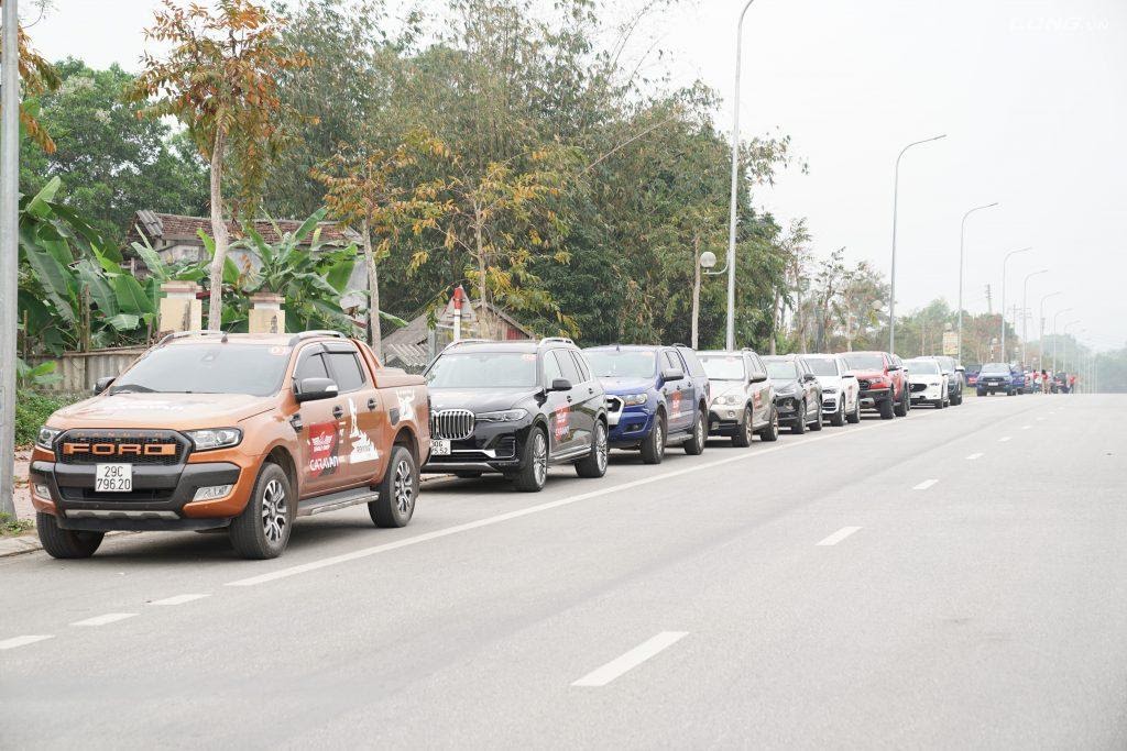 20 chiếc xe đủ loại với gần 70 thành viên khởi hành đi Hà Giang