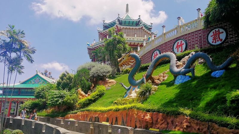 Cebu Taoist Temple featuring the dragon statue.