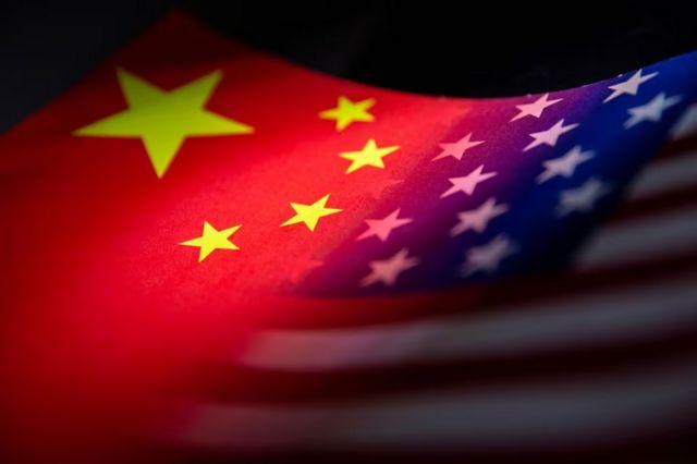 Cờ Mỹ và Trung Quốc