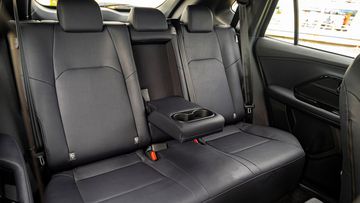 Toyota Yaris Cross 2024 trang bị ghế ngồi bọc da tiêu chuẩn, mang đến cảm giác ngồi êm ái
