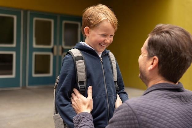 Usa Estas Estrategias para Ayudar a tu Hijo en Kinder 