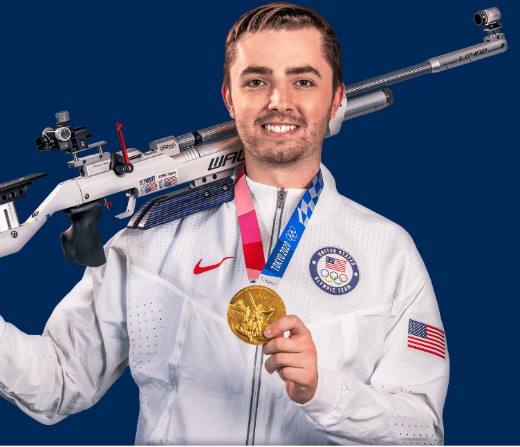 Willian Shaner, Gold Medal winner in the Tokyo 2020 Olympic Games, holding his Walther LG400