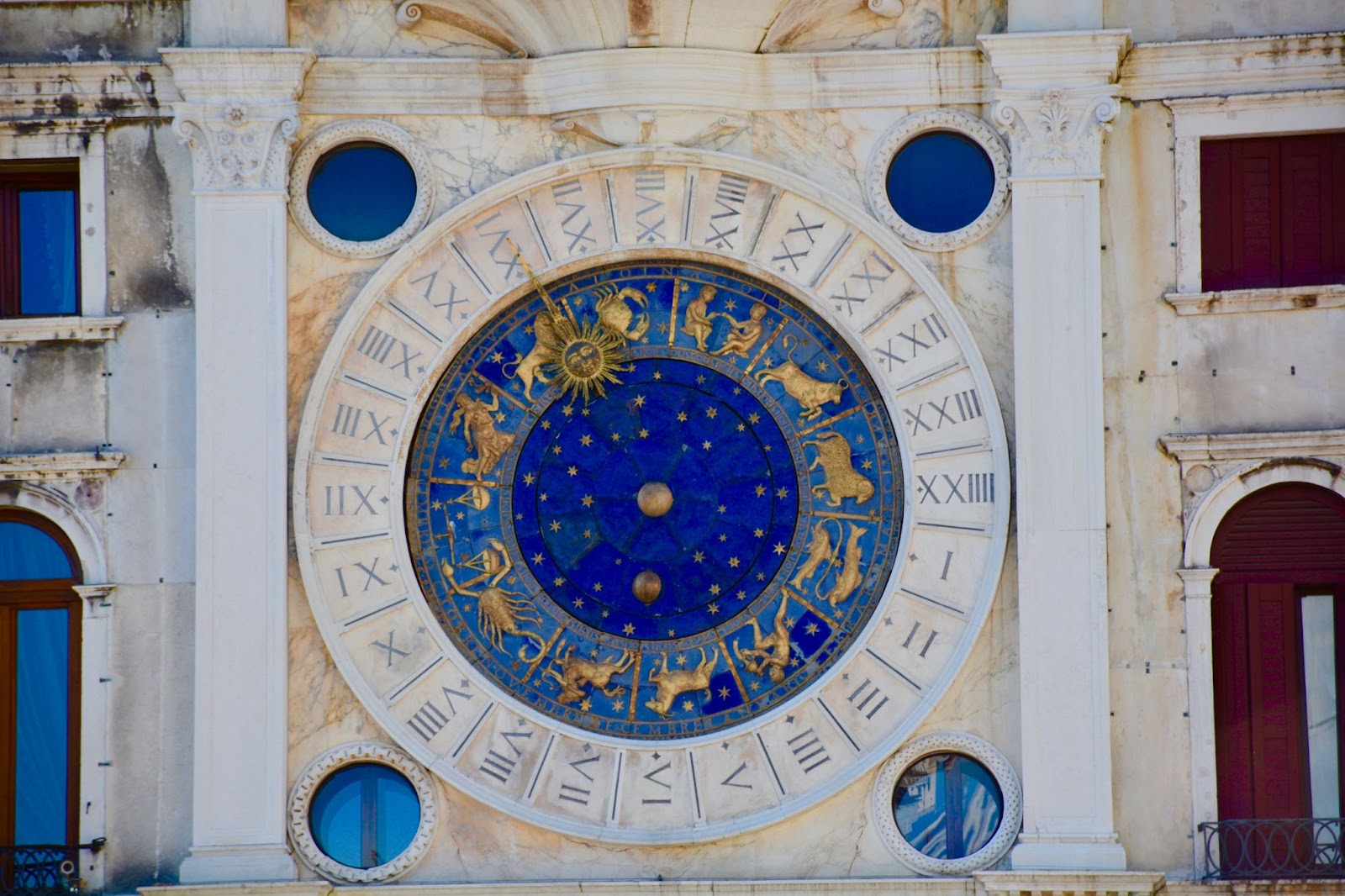 Casele Astrologice: Nuanțe Ale Vieții și Personalității