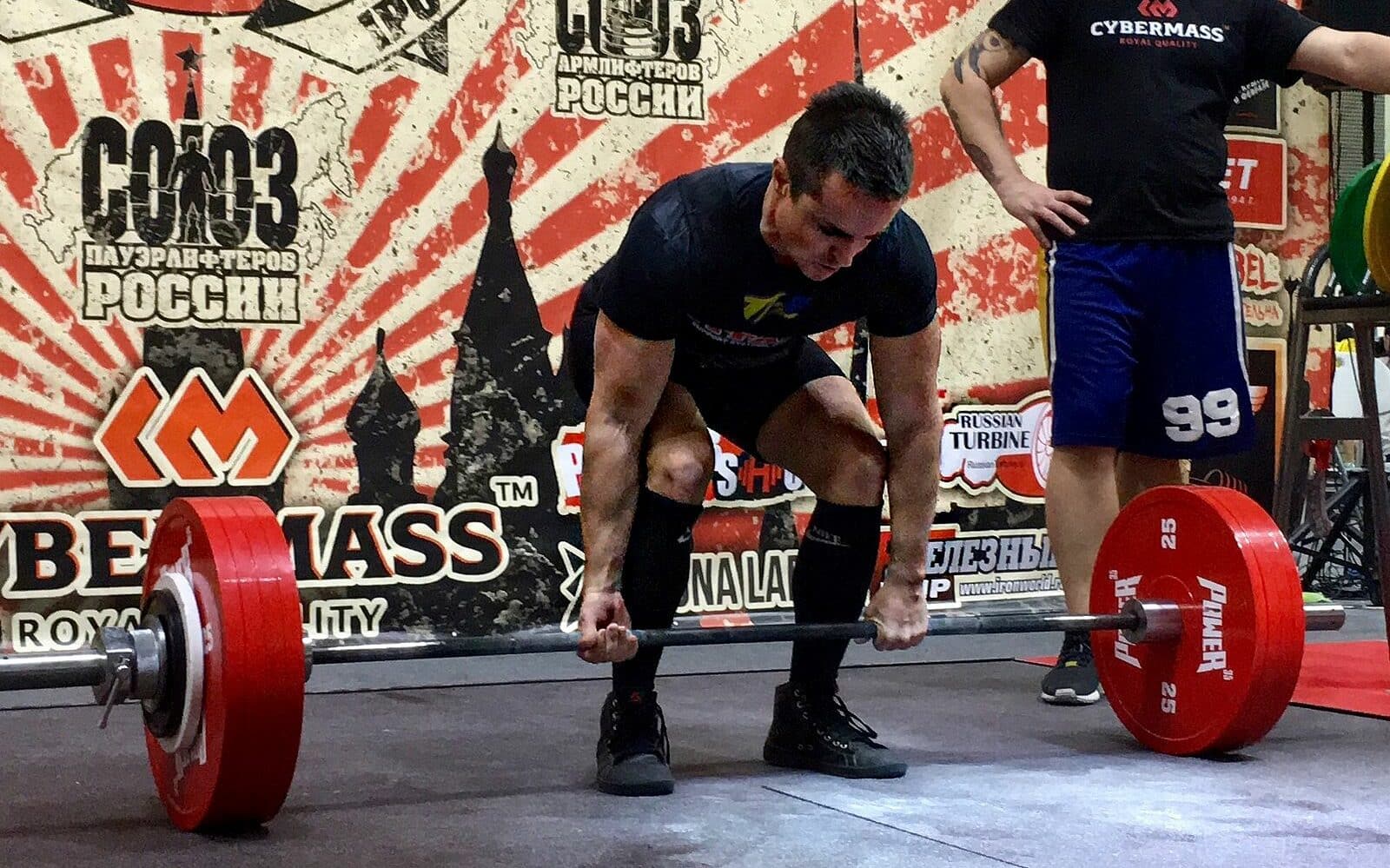 man deadlifting in a powerlifting meet