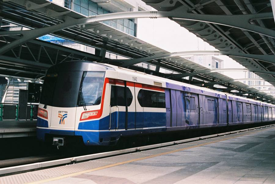 Di chuyển bằng Skytrain giúp tiết kiệm chi phí