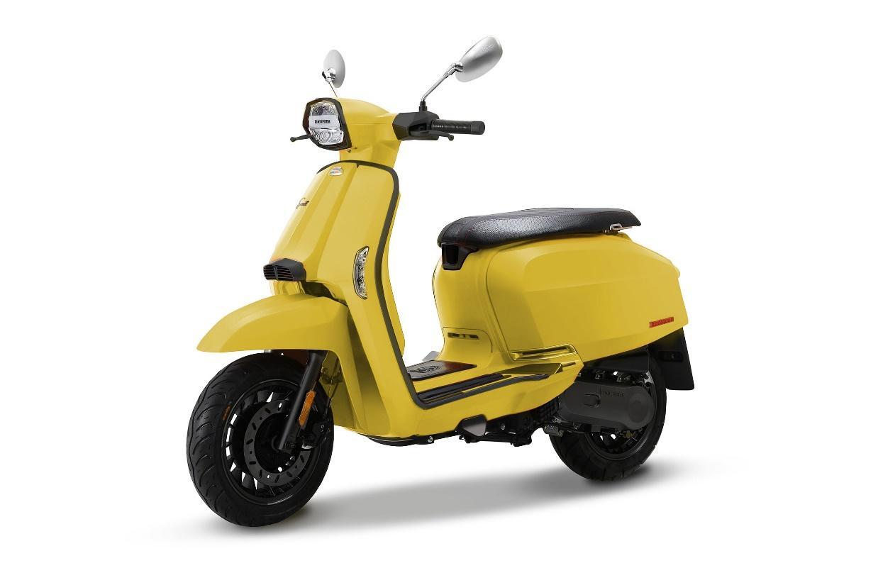 A yellow scooter with a black seat
Description automatically generated