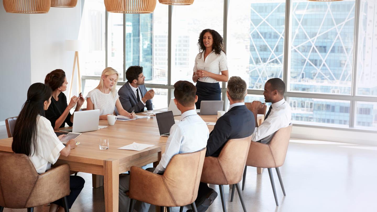 How to facilitate a meeting: A guide to running efficient in-person meetings  | Mural