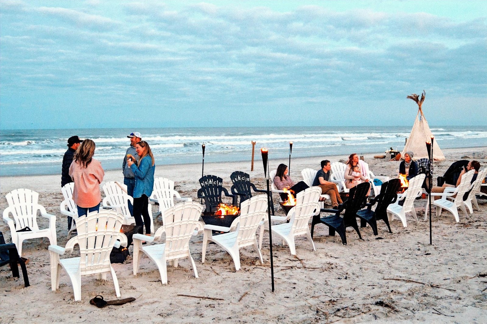 Beach Campfires offers complete hosting and setting up of campfires for family reunions, special celebrations, corporate retreats and team building events.