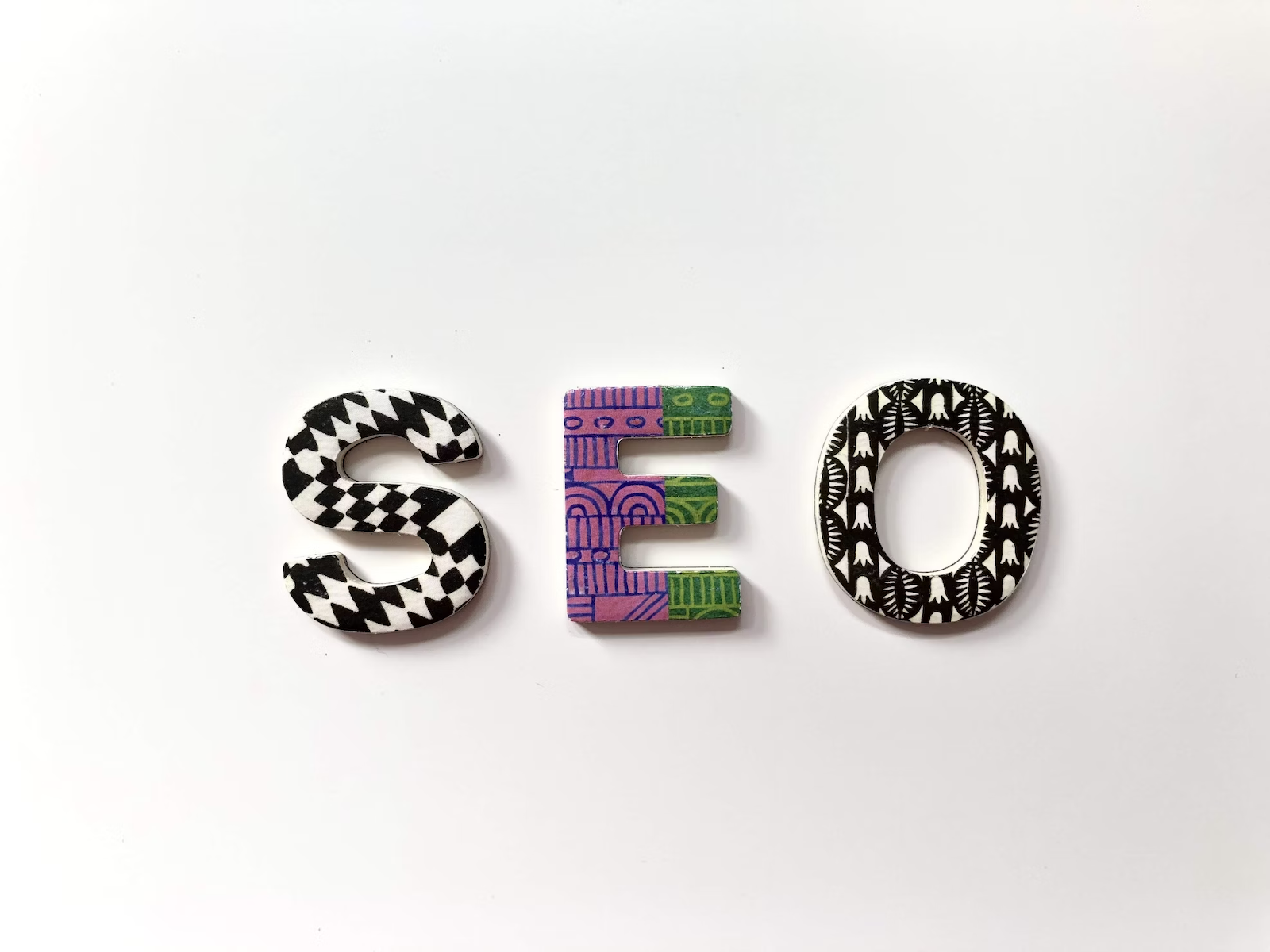 Letters S E O in colorful 3D