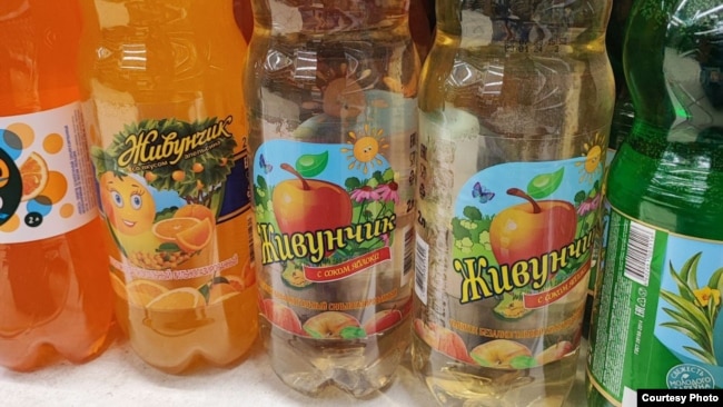 Напій, що імітує український «Живчик», на полицях супермаркетів на окупованій території Донеччини