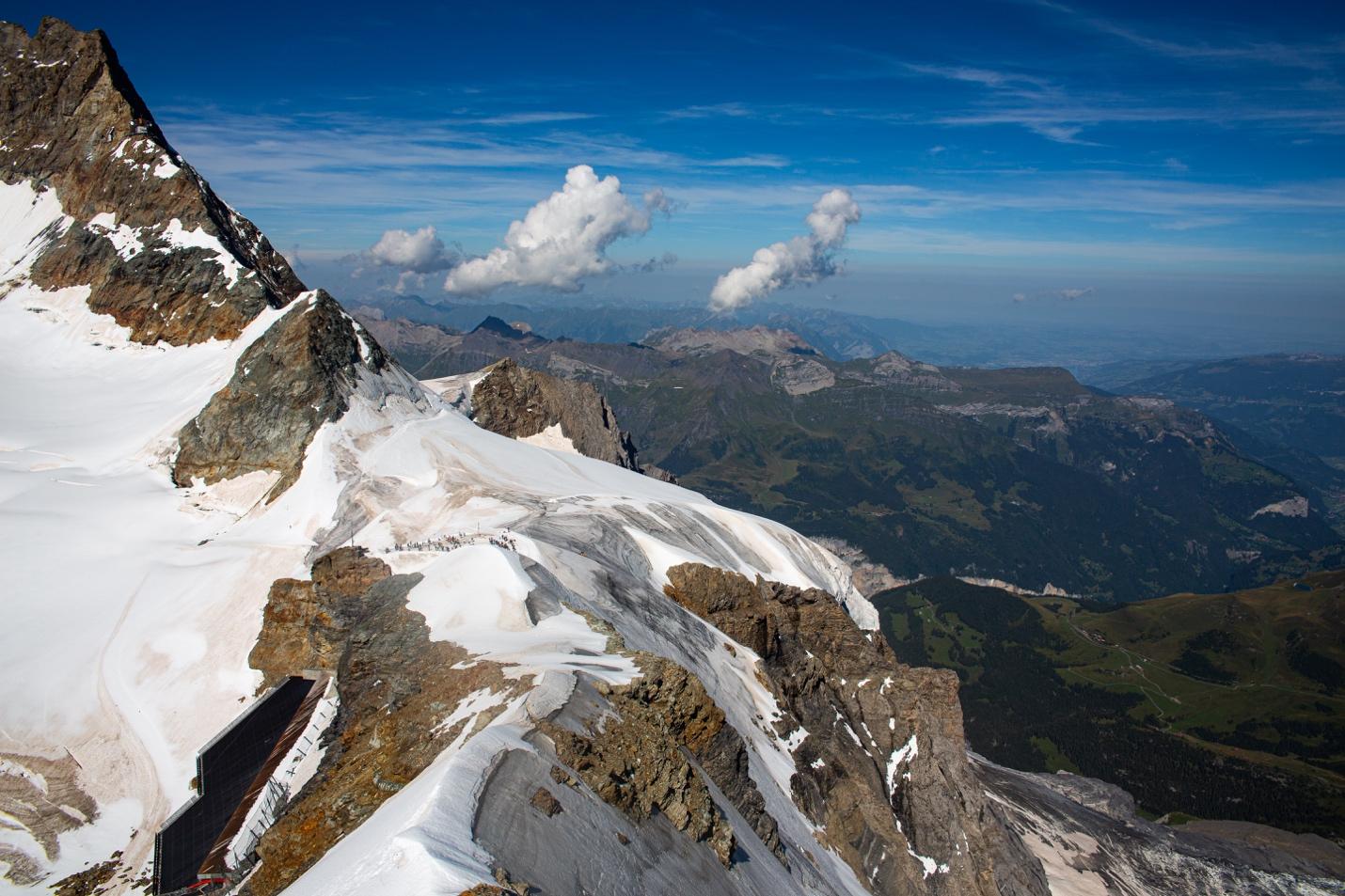 A mountain with snow on it

Description automatically generated