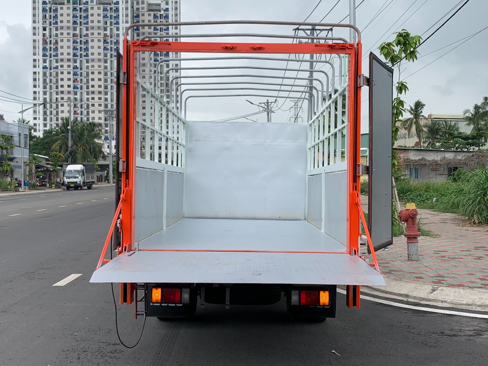 Thùng Bạt Bửng Nâng xe tải Isuzu QKR 210