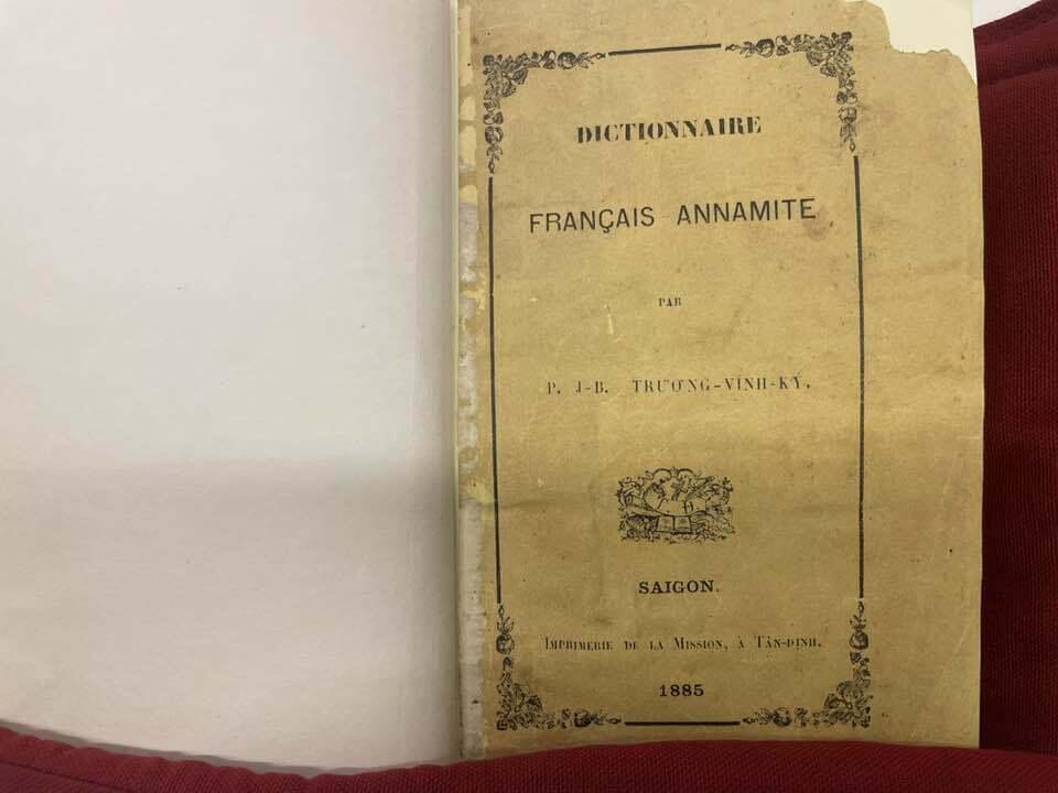 Trang bìa thứ hai của cuốn từ điển Pháp - Việt của Trương Vĩnh Ký, ghi năm 1885.