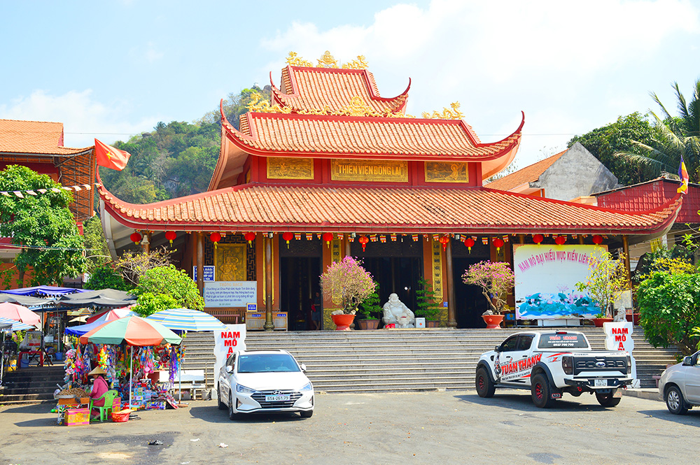 Thiền viện Đông Lai (Chùa bánh xèo) thuộc khu vực Thất Sơn - Bảy Núi 