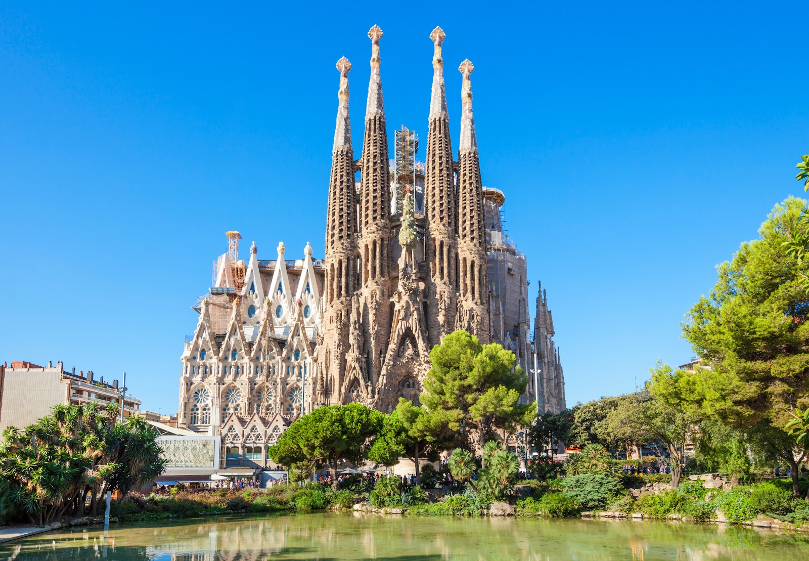 Incomplete La Sagrada Familia Finally Receives Construction Permit 137  Years Later | Architectural Digest