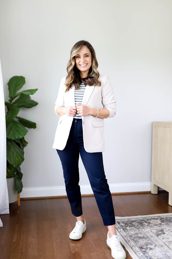 Picture of a lady rocking the Tretorn Sneakers with a blazer