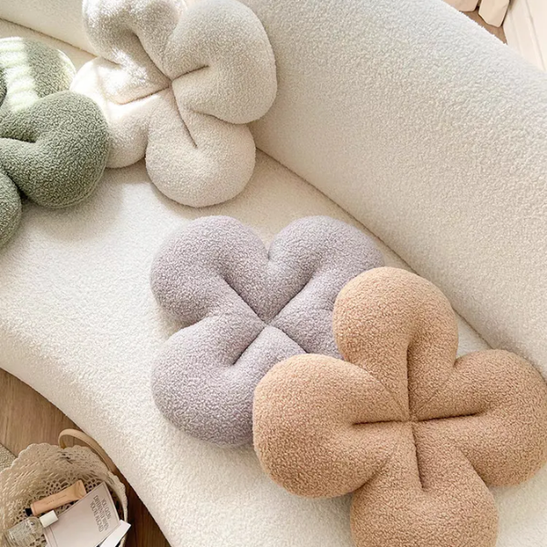 Flower-shaped teddy fleece cushion