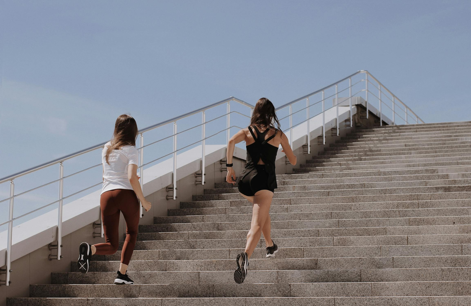 workout saat puasa naik turun tangga