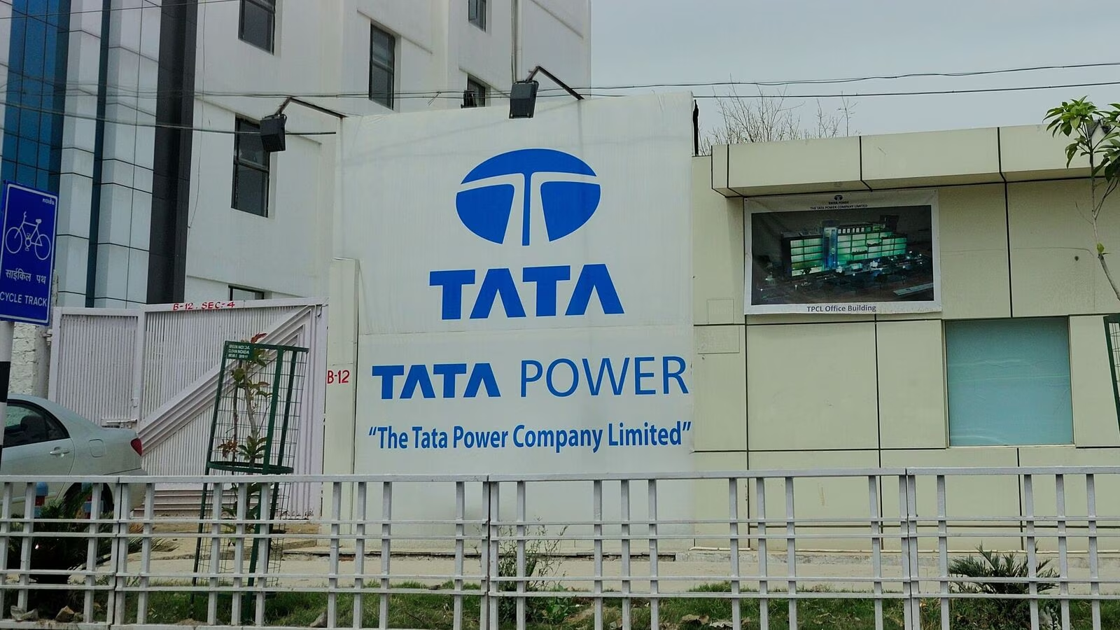 Tata power share price