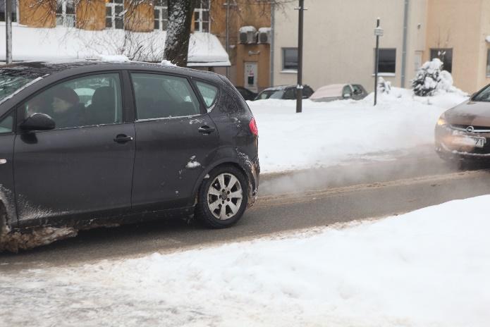 Attēls, kurā ir transportlīdzeklis, sauszemes transportlīdzeklis, ritenis, ārpus telpām

Apraksts ģenerēts automātiski