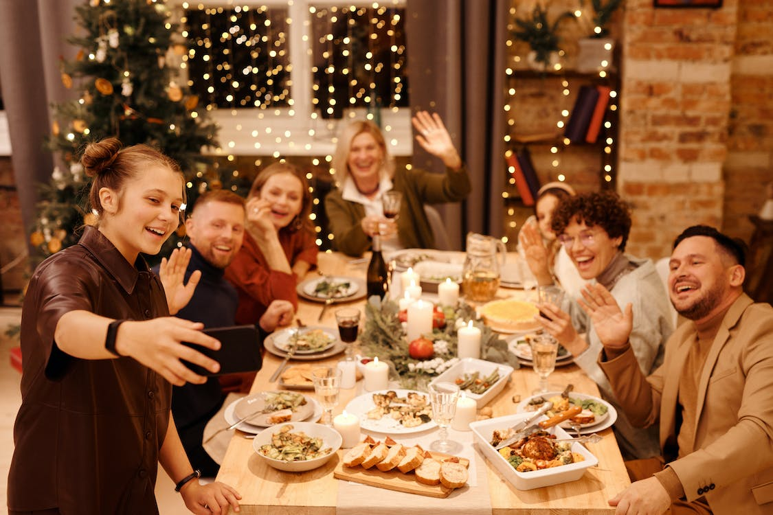 Dining at Atlanta is fun on another level. The picture shows a family enjoying themselves while having dinner.