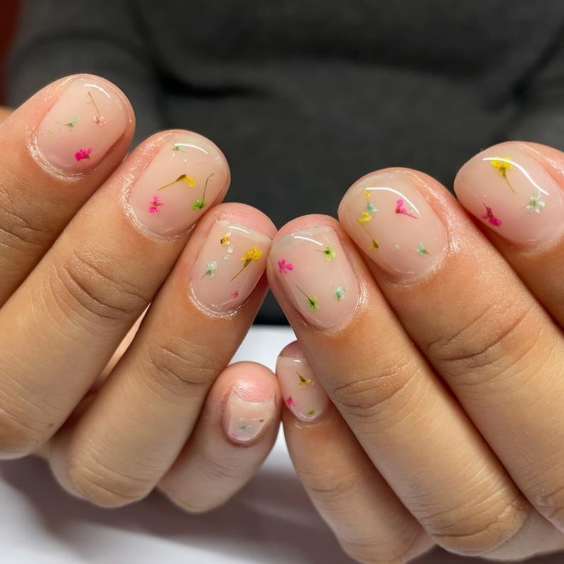 Dried Flower Look floral nail art
